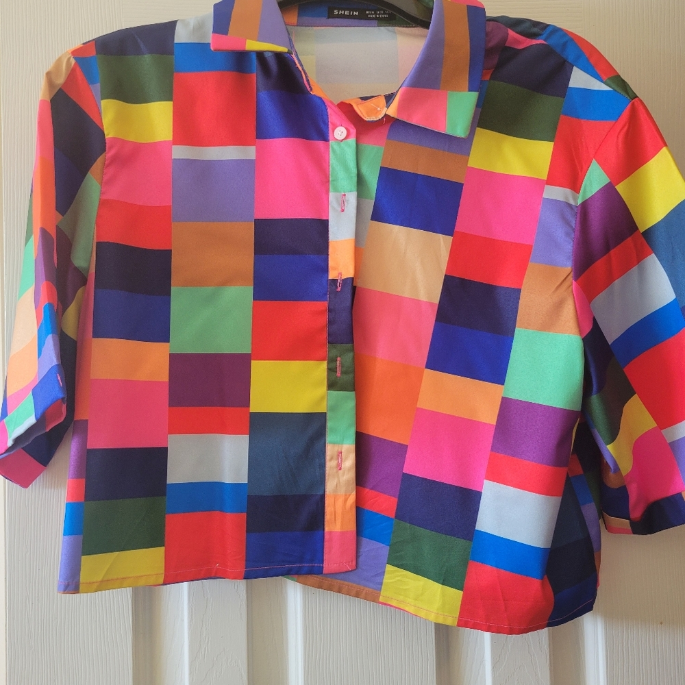 Colorful cropped button up